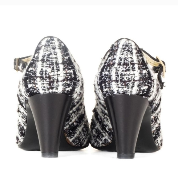 Chanel Black/White Tweed Mary Jane Cap Toe Pumps 35 - Picture 6 of 12